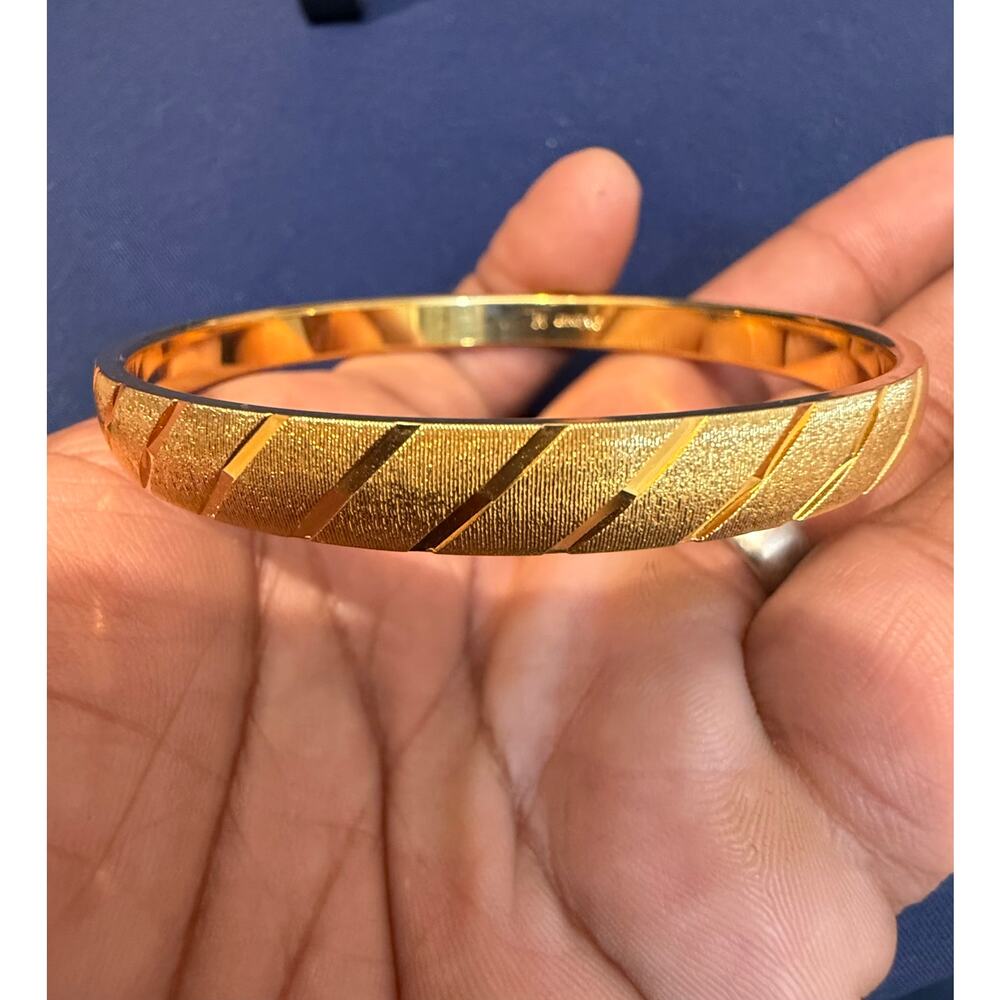 Vintage Signed Monet Gold Tone Textured Stripe Bangle Bracelet 7.75”